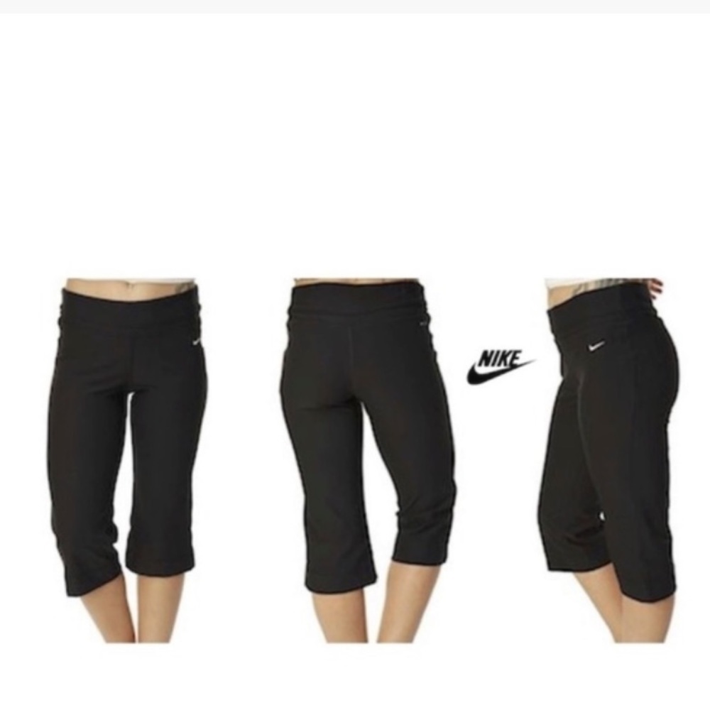 Nike Wide Leg Black Capri. Size Small.